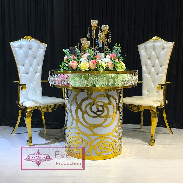 Luxury gold wedding cake tables with crystal for event party