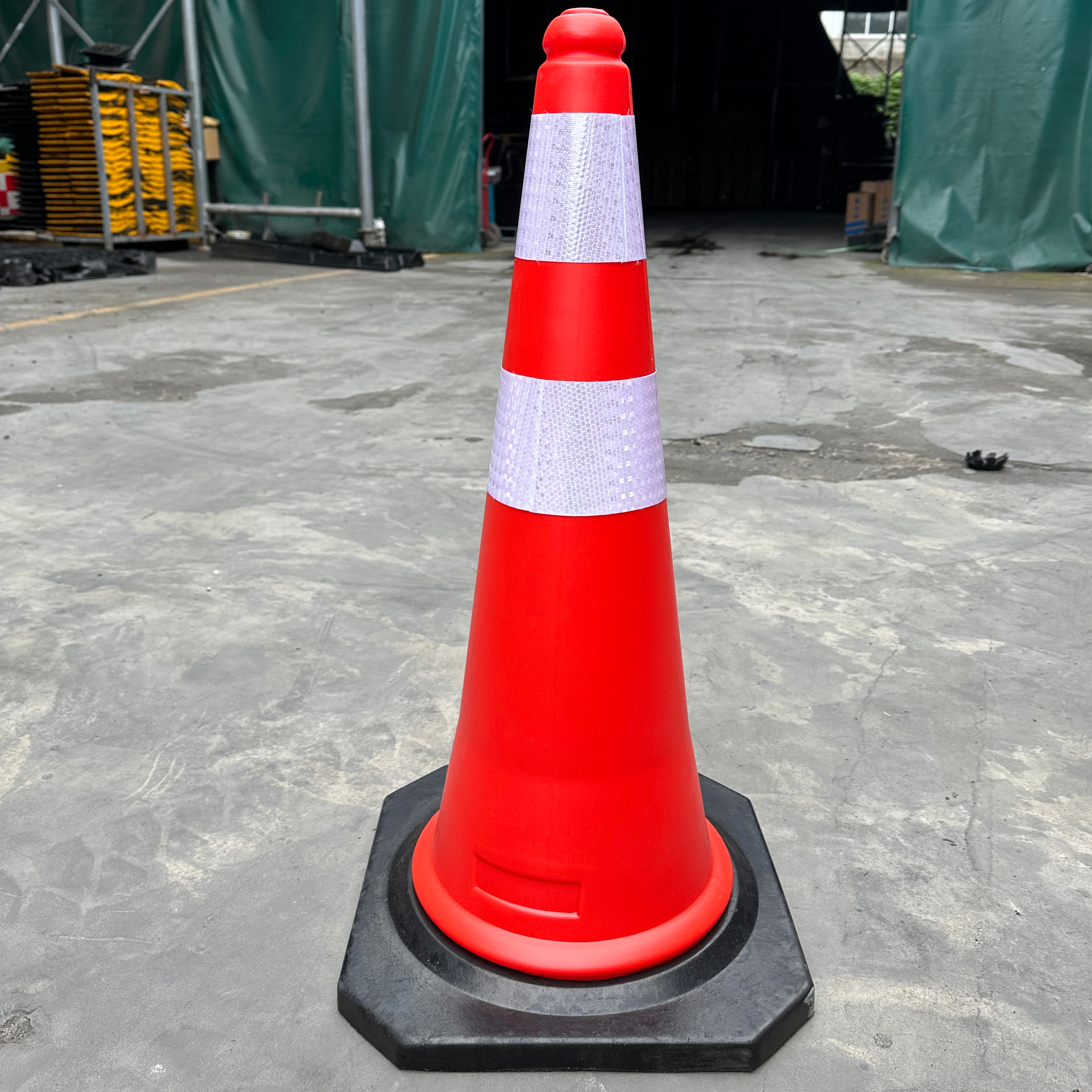 HONGQIAO Good Quality 45cm 75cm 100cm Height PE Traffic Safety Cone Plastic Traffic Control Warning Cone Road Cones