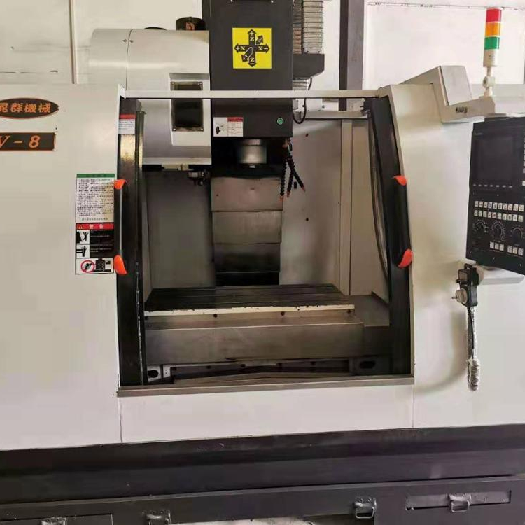 Подержанный металлический вертикальный фрезерный станок с ЧПУ CHAOQUN VMC 850, Тайвань
