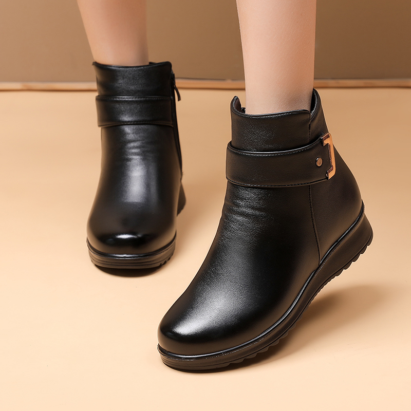 China Wholesale Casual Shoes Women 2024 New Style Black Winter Shoes Winter Furry Flat Leather Boots Snow Boots Ankle Boots