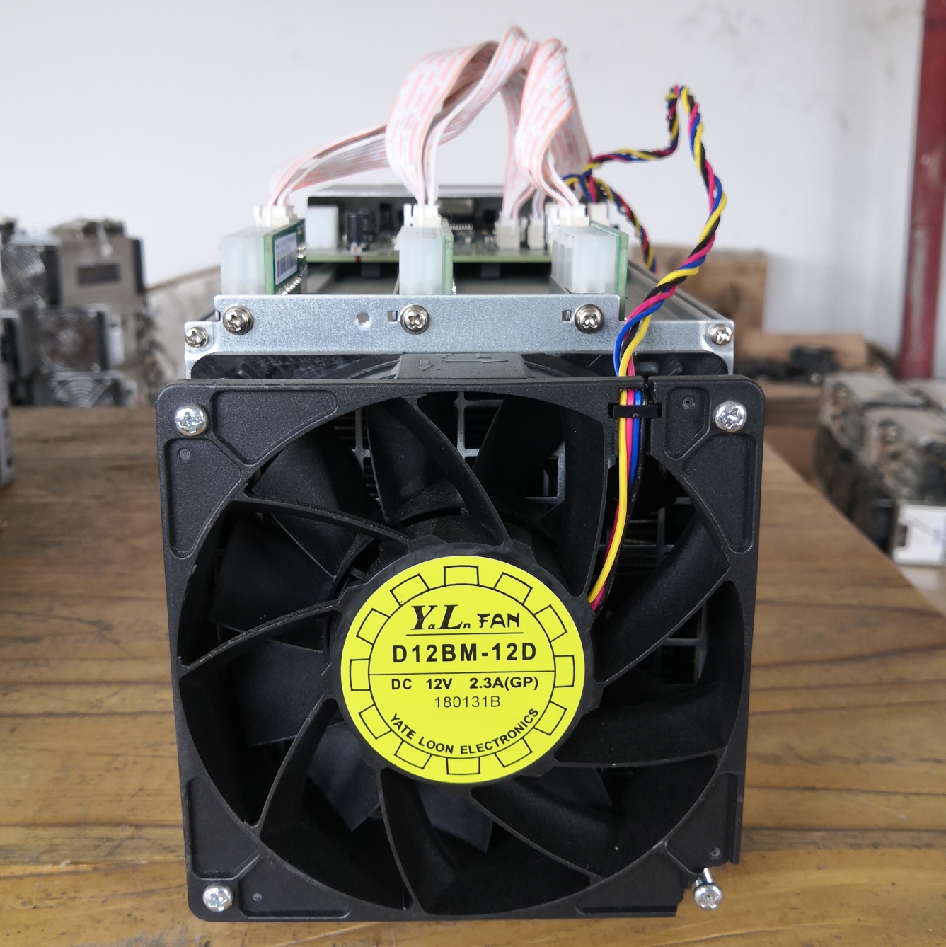 В наличии S9 Antminer 13.5Th б/у Подержанный Antminer S9 с APW3 ++ Bitmain источник питания