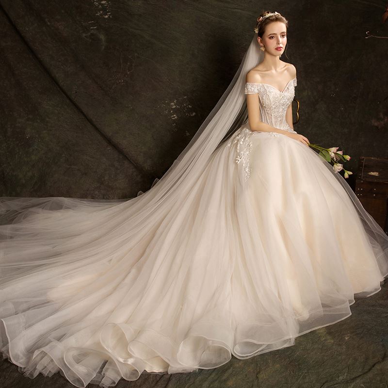 2021 top pure white color sleeveless luxury Sexy long tailed Wedding Dress