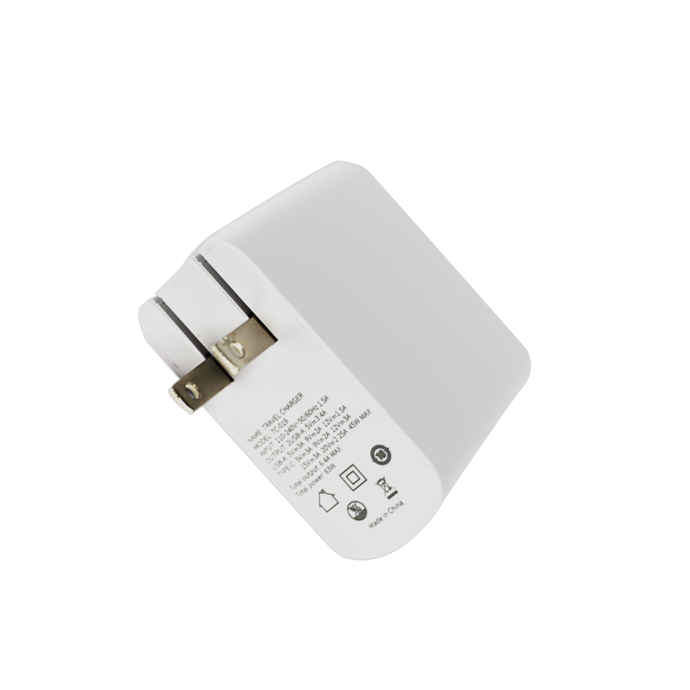 Высококачественное зарядное устройство с несколькими портами PD + QC3.0 + Smart 2.4A для ноутбука