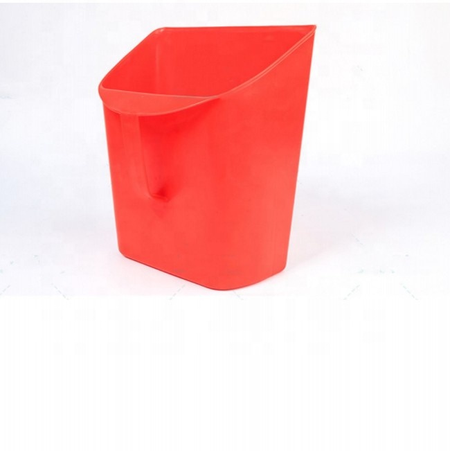 Feeder scoop
