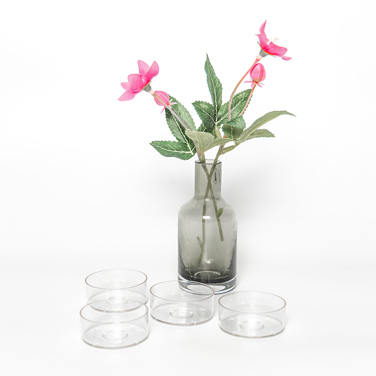 The short cylindrical wedding used plastic candle cups