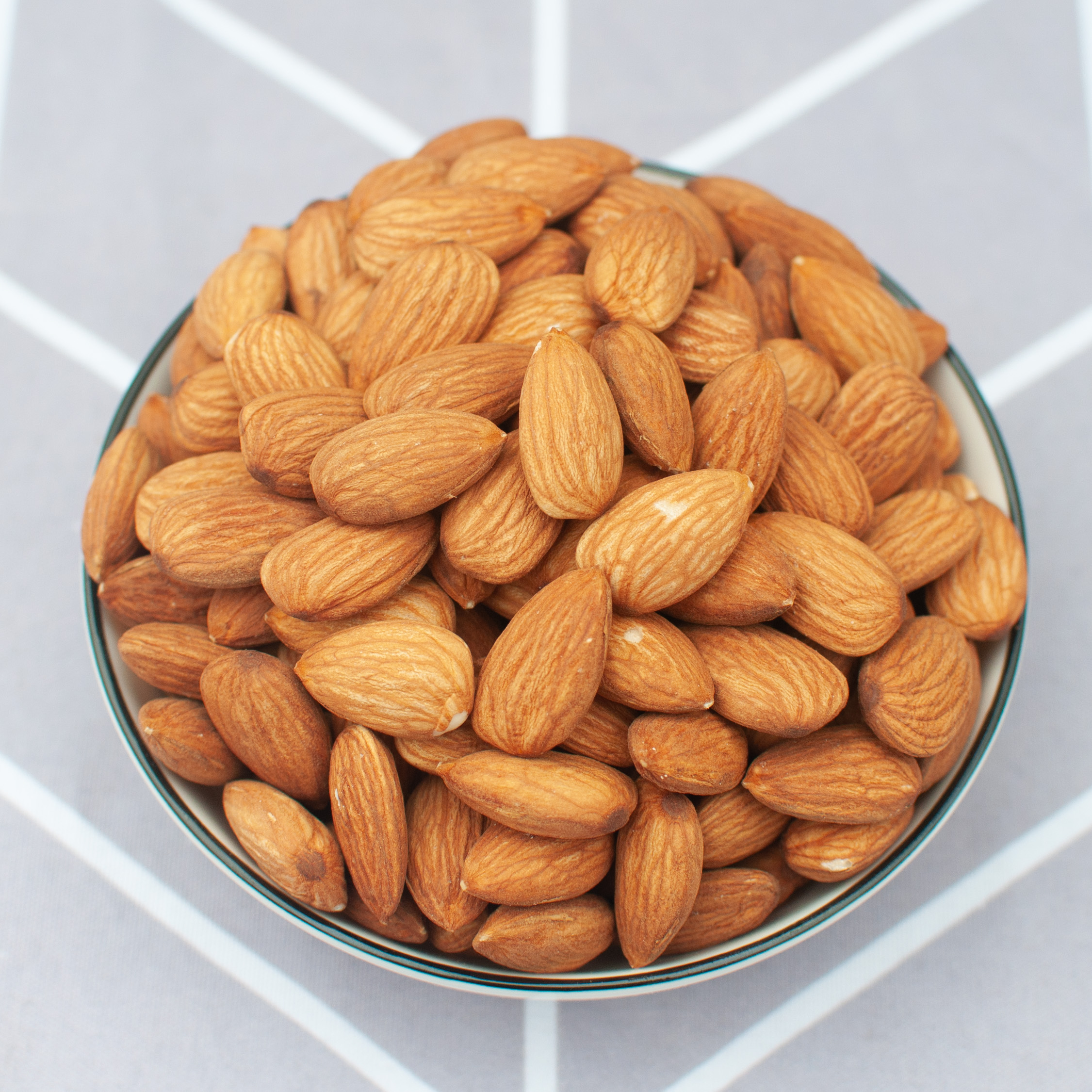 100% Natural and Organic Sweet Almond Products Instant Delicious Almond Nuts