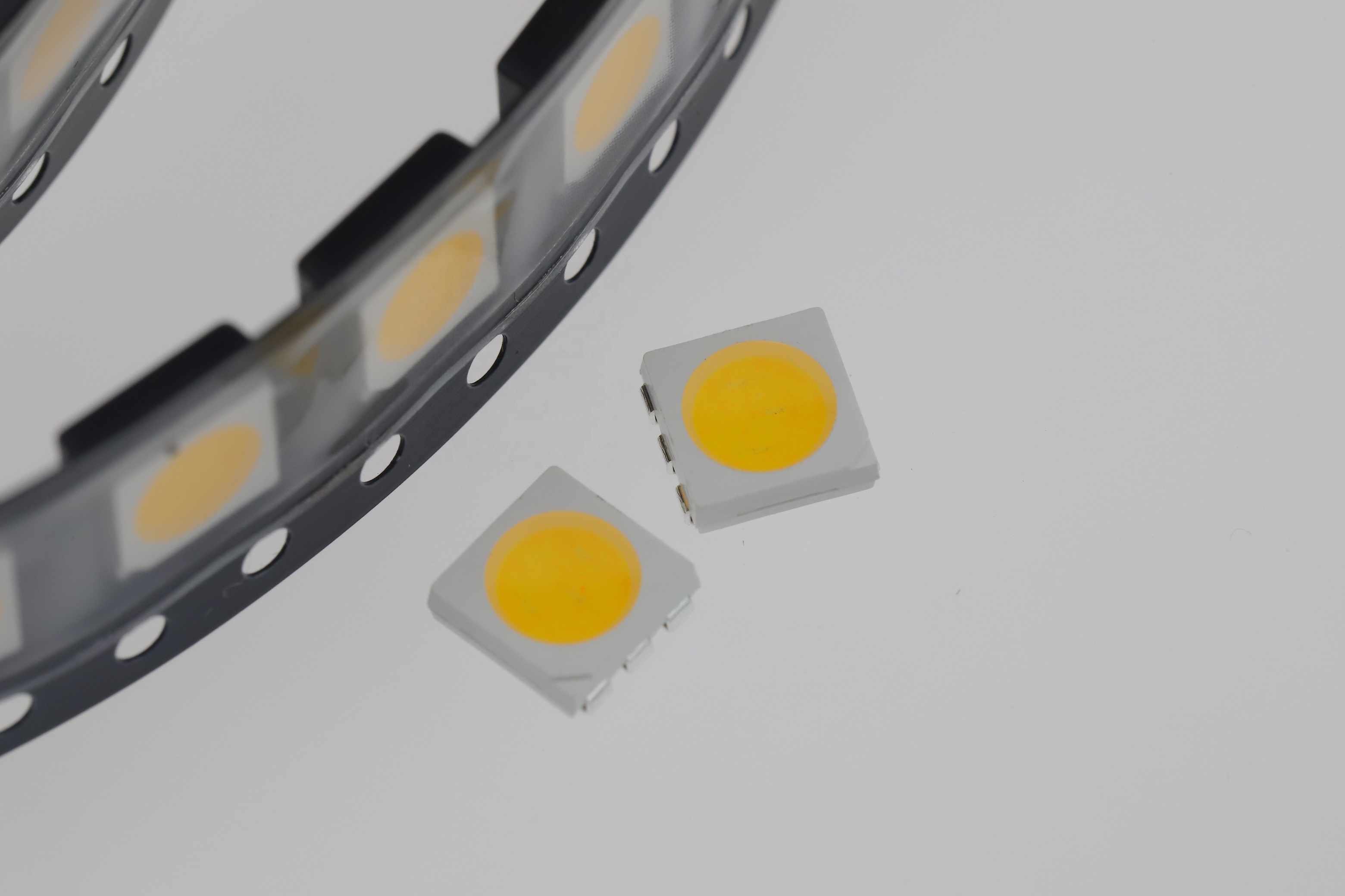 SMD 5050 EMC светодиодный чип 21-23 в 1 Вт IF45mA Ra70 оригинальный завод 155-206Lms/W Светодиодная лампа chip2700K-6000K