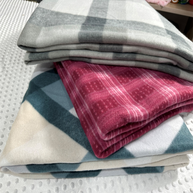 Custom 100% Polyester 150GSM Knitting Double Brushed Grid Printing 100% Polyester Poly Fabric for Bed Sheets Floor Mat