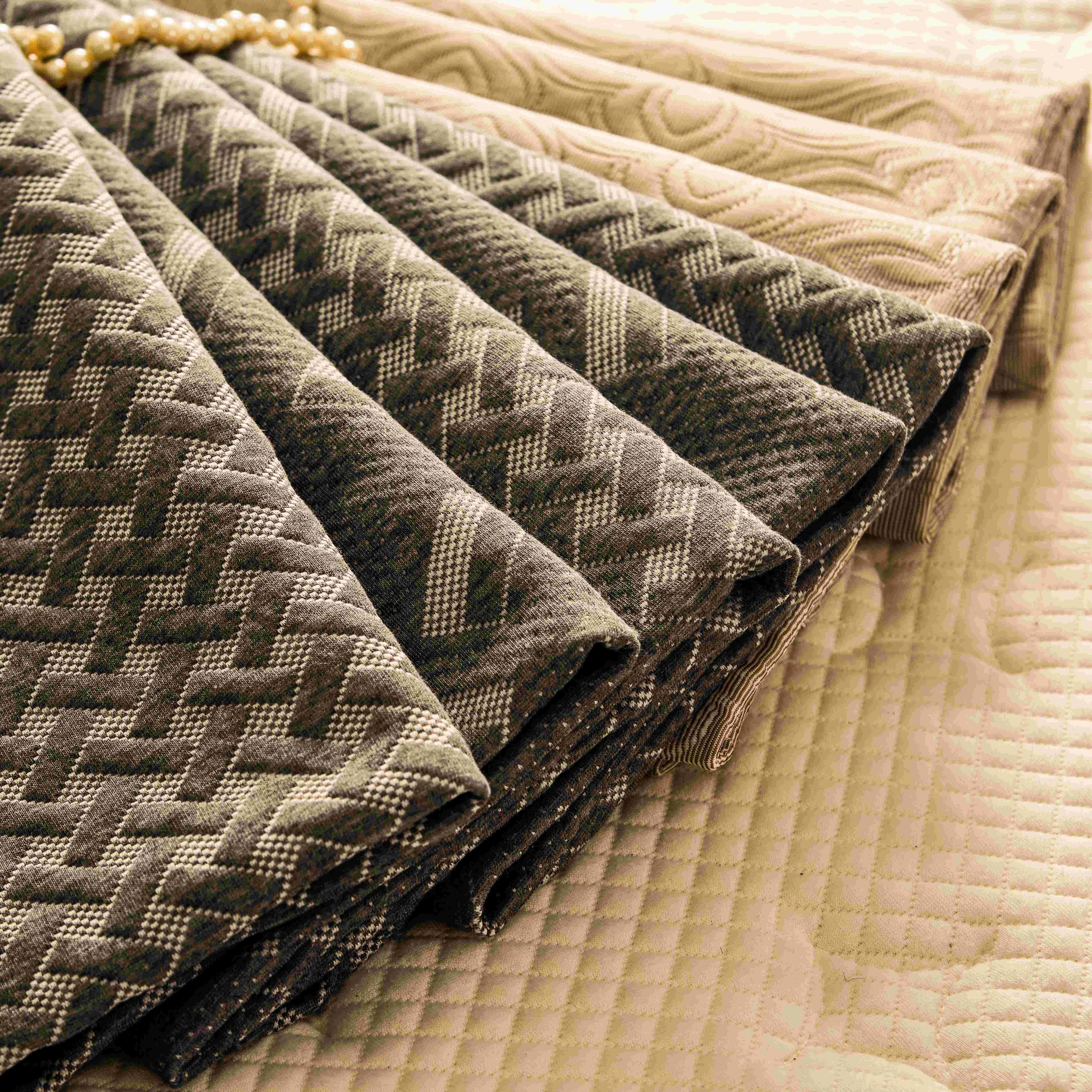 Low MOQ Free sample 100 Polyester Knitted Fabric for mattress Gray Lightweight mattress Fabric with Water Resistant Feature