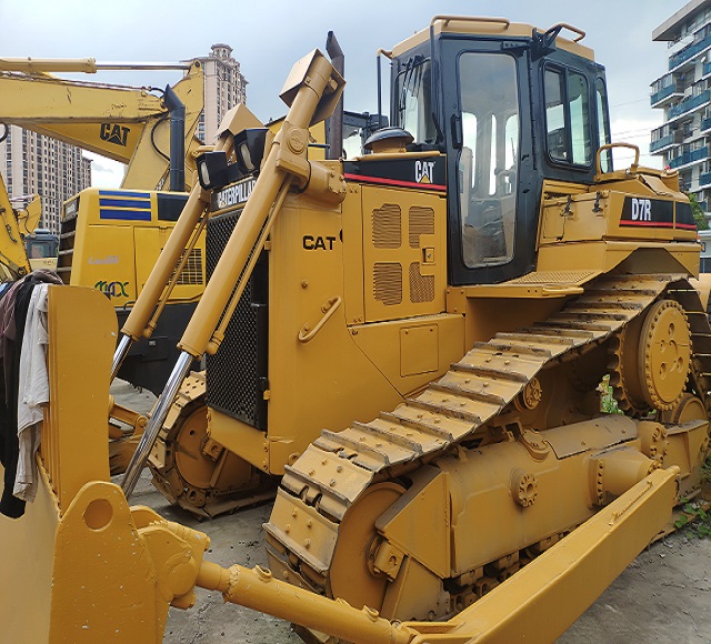 Б/у бульдозер CAT D7R