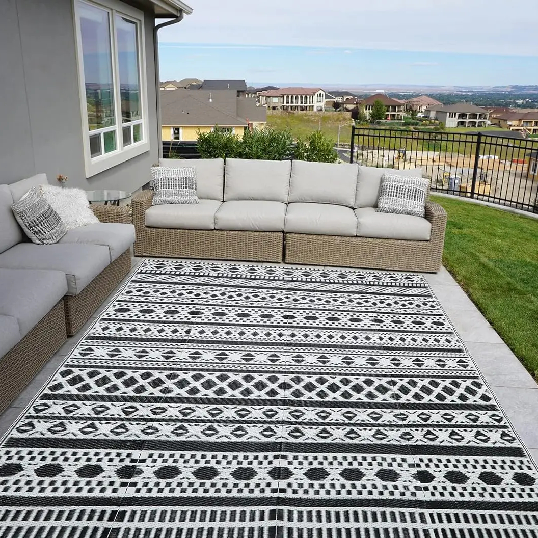 Manufacturer wholesale portable outdoor woven beach camping picnic mat moisture-proof beach cushion carpet mat RV mat