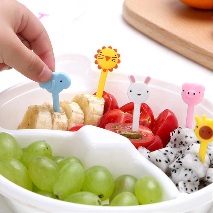 Wholesale Non Toxic Eco Friendly Bento Box Decoration Cute Animal Plastic Food Fruit Picks 10pcs cupcake decorating Forks Set