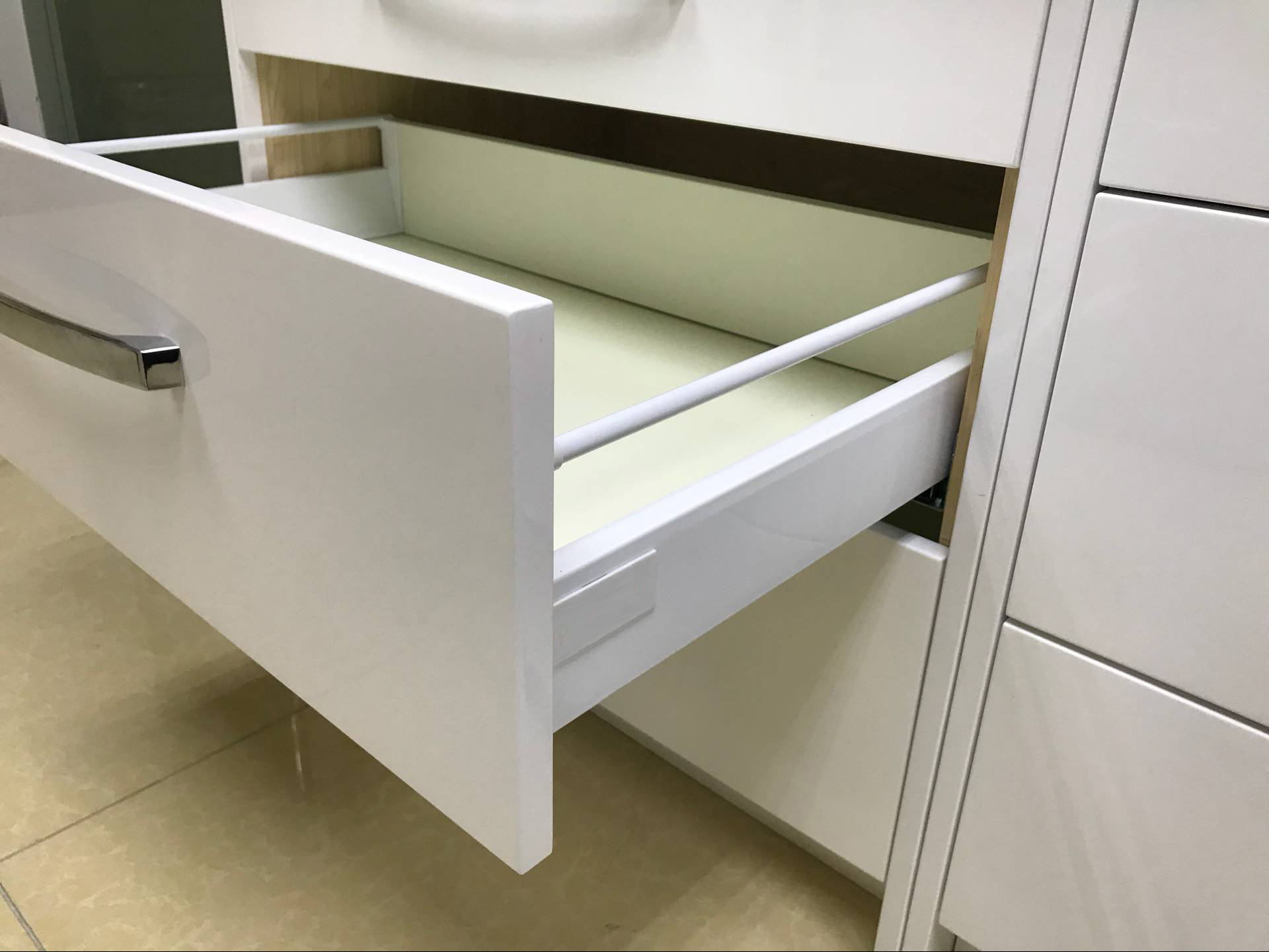 Мягкие закрытые сверхпрочные слайды для шкафа undermount