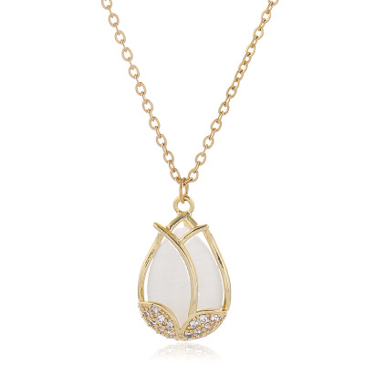 2020 New design women's gold plated titanium steel tulip necklace flower with rhine stone simple temperament clavicle chain