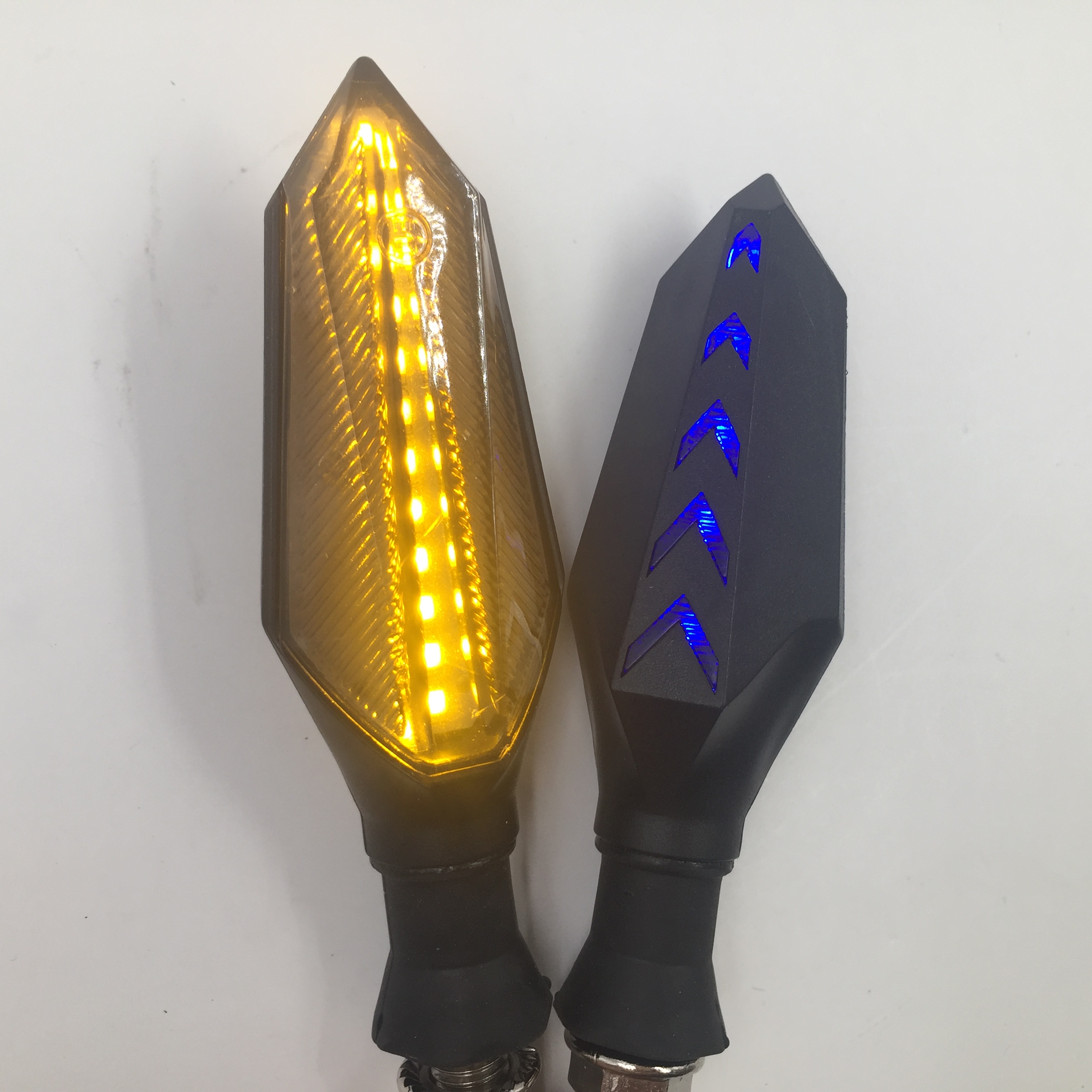 2 шт 12V мотоцикл LED поворотники световой индикатор дневные ходовые Универсальный два боковых последовательного потока кроссовки двухцветная лампа