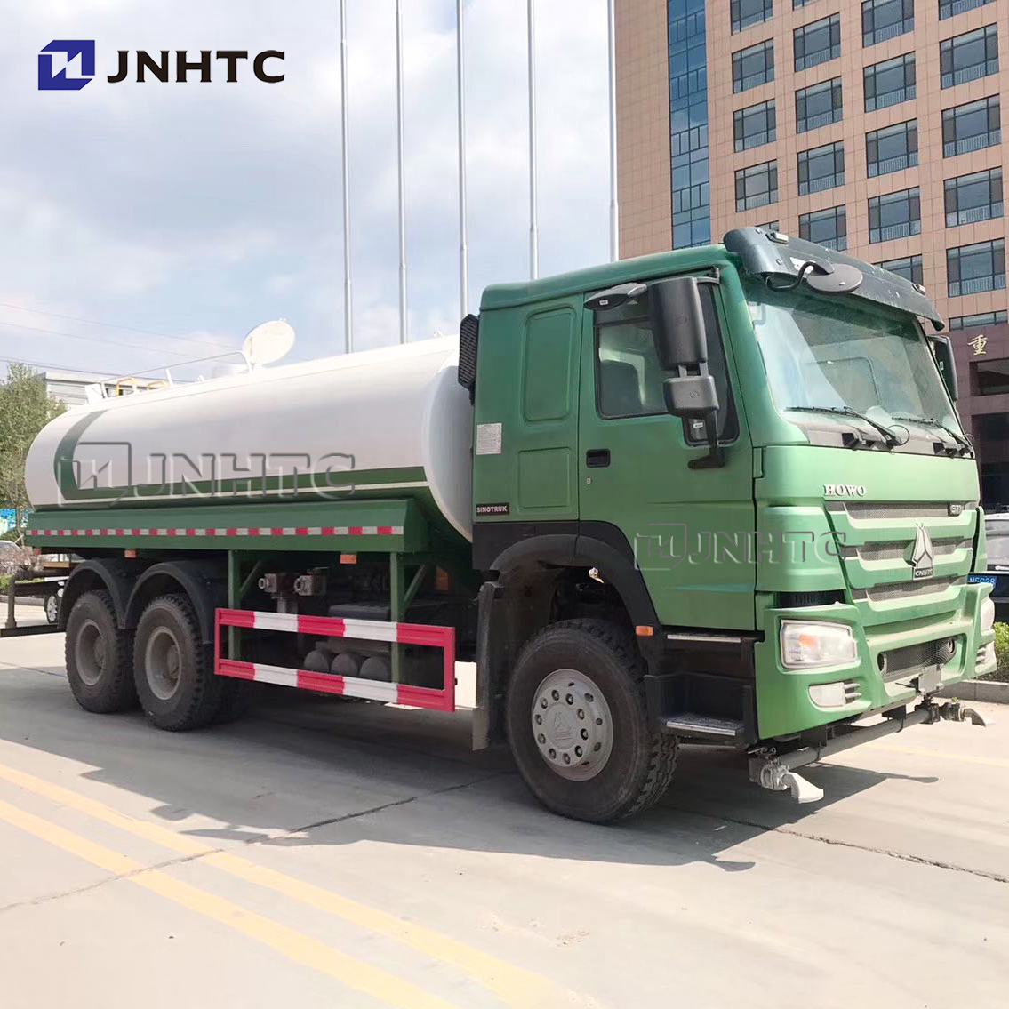 Поливочный Грузовик SINOTRUK 18 куб. М для ландшафтной техники или горной зоны