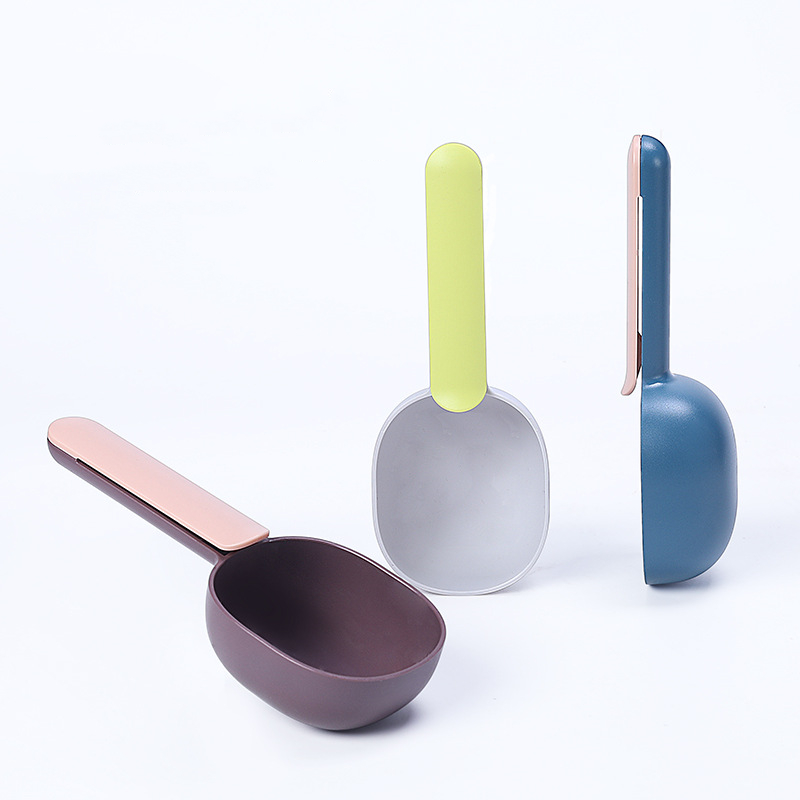 New Design Pet Feeding Spoon Food Grade Plastic Dog Food Shovel Thickened ABS Cat Food Spoon With Sealing Clip