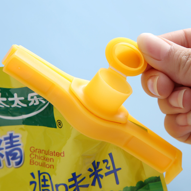 Custom Color Keeping Sealer Food Saver Travel Kitchen Gadgets Seal Pour Food Storage Bag Clip Plastic Snack Sealing Clip