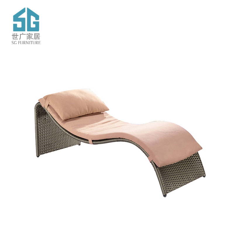 2021 Hot Selling rattan garden furniture outdoor recliner Sun Lounger Outdoor Furniture