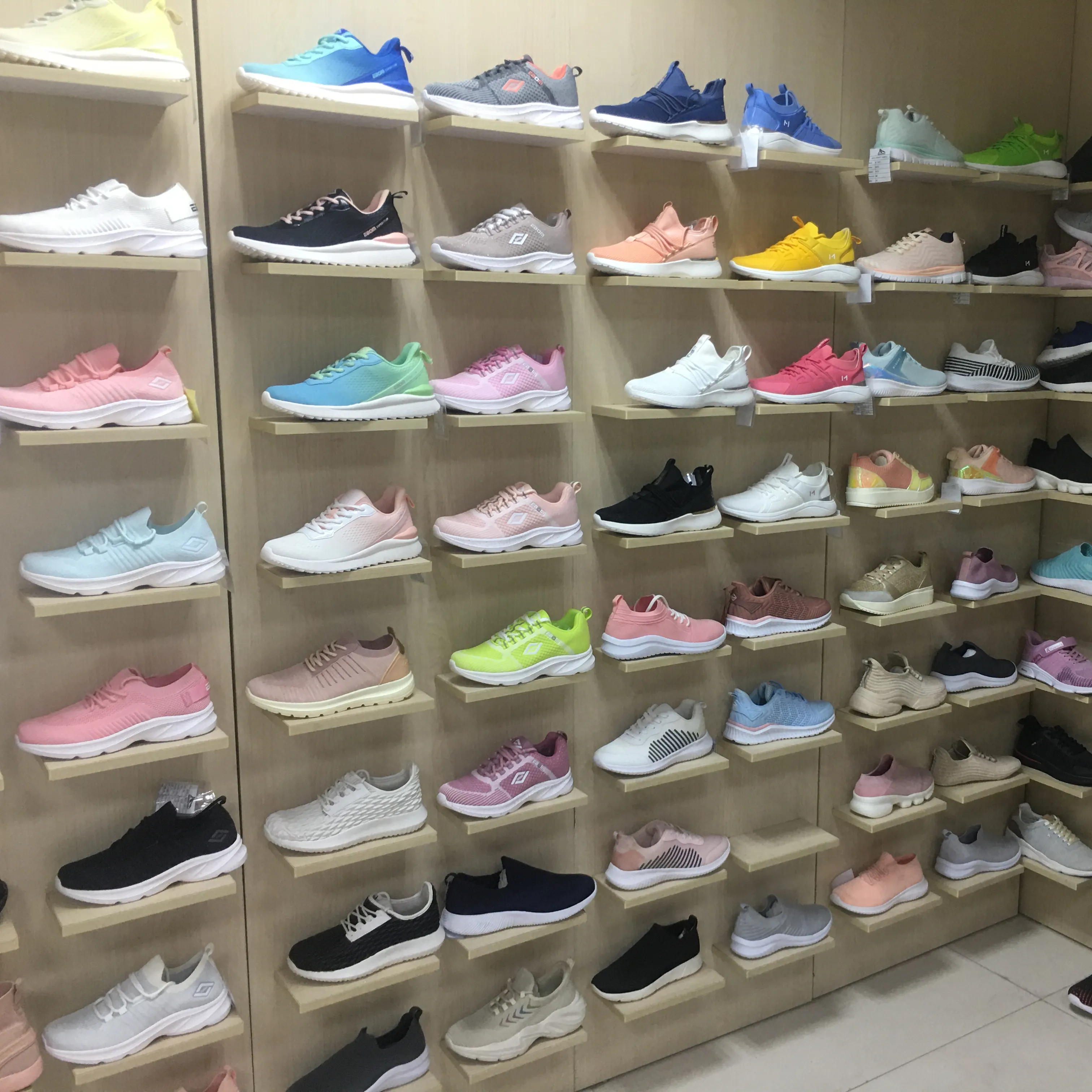 Wholesale men women shoes sports casual male sneakers shoes mixed type for lady kid stock shoes fashion sneakers