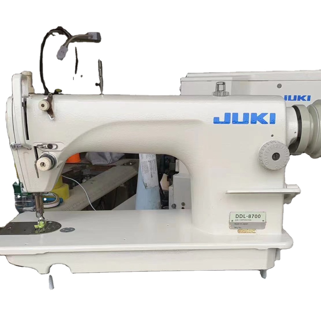 Используется Juki DDL-8700, швейная машина с прямой строчкой, с одной иглой
