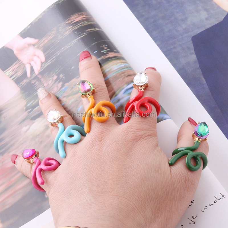 NeeFuWoFu Snake Ring for woman Glass Multicolor Colored Rings Bohemia de Madera Pulseira Estrela de Cinco Elastic Perles