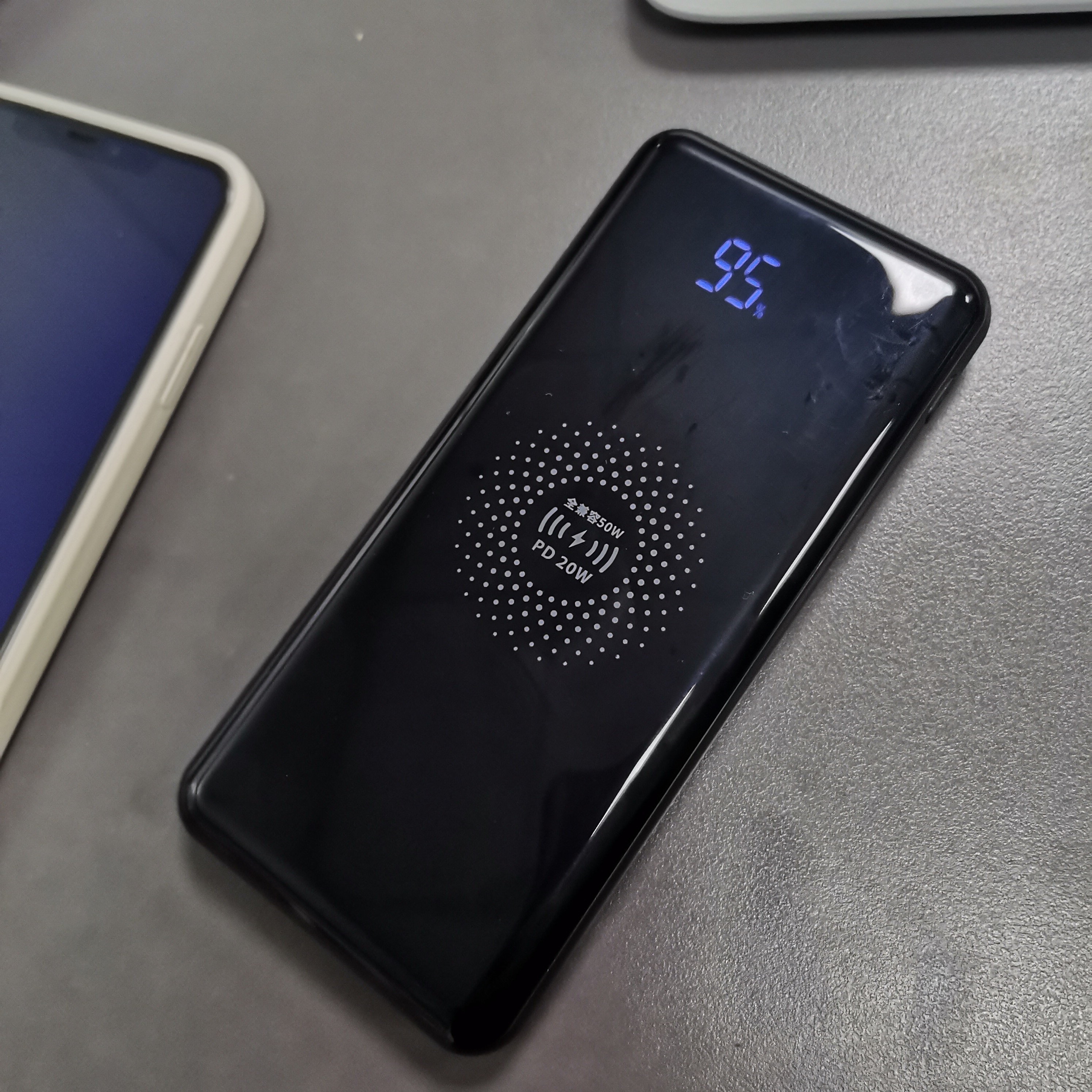Многофункциональный интерфейс USB Mobile Power адаптер Беспроводное зарядное устройство мобильного телефона PD-20W QC3.0 напряжение на выходе USB Power Bank