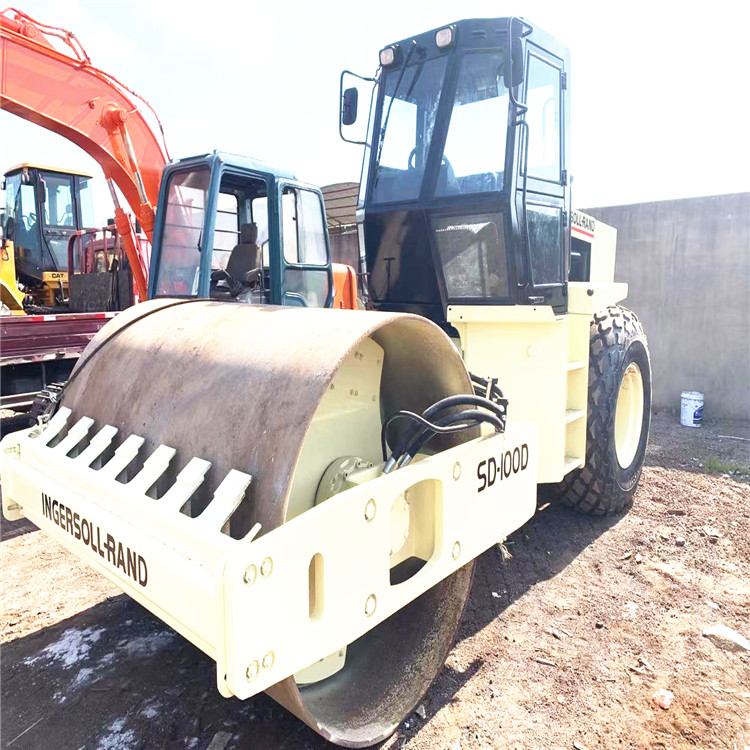 Вибрирующий дорожный каток Ingersoll Rand SD100 SD100D SD150 SD180 в хорошем состоянии