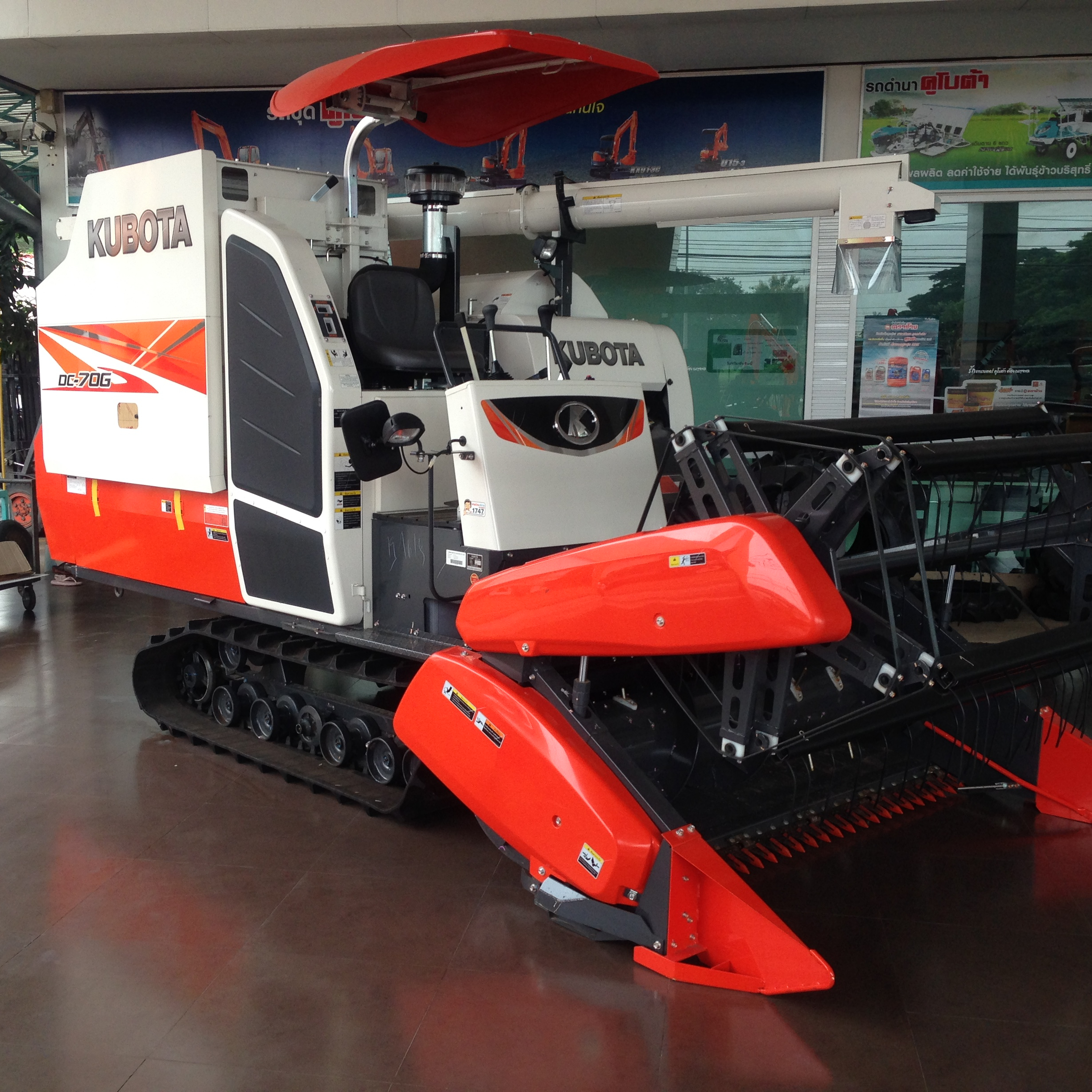 Заводская цена, б/у комбайн Kubota Pro758Q DC70 с небольшим гранитом