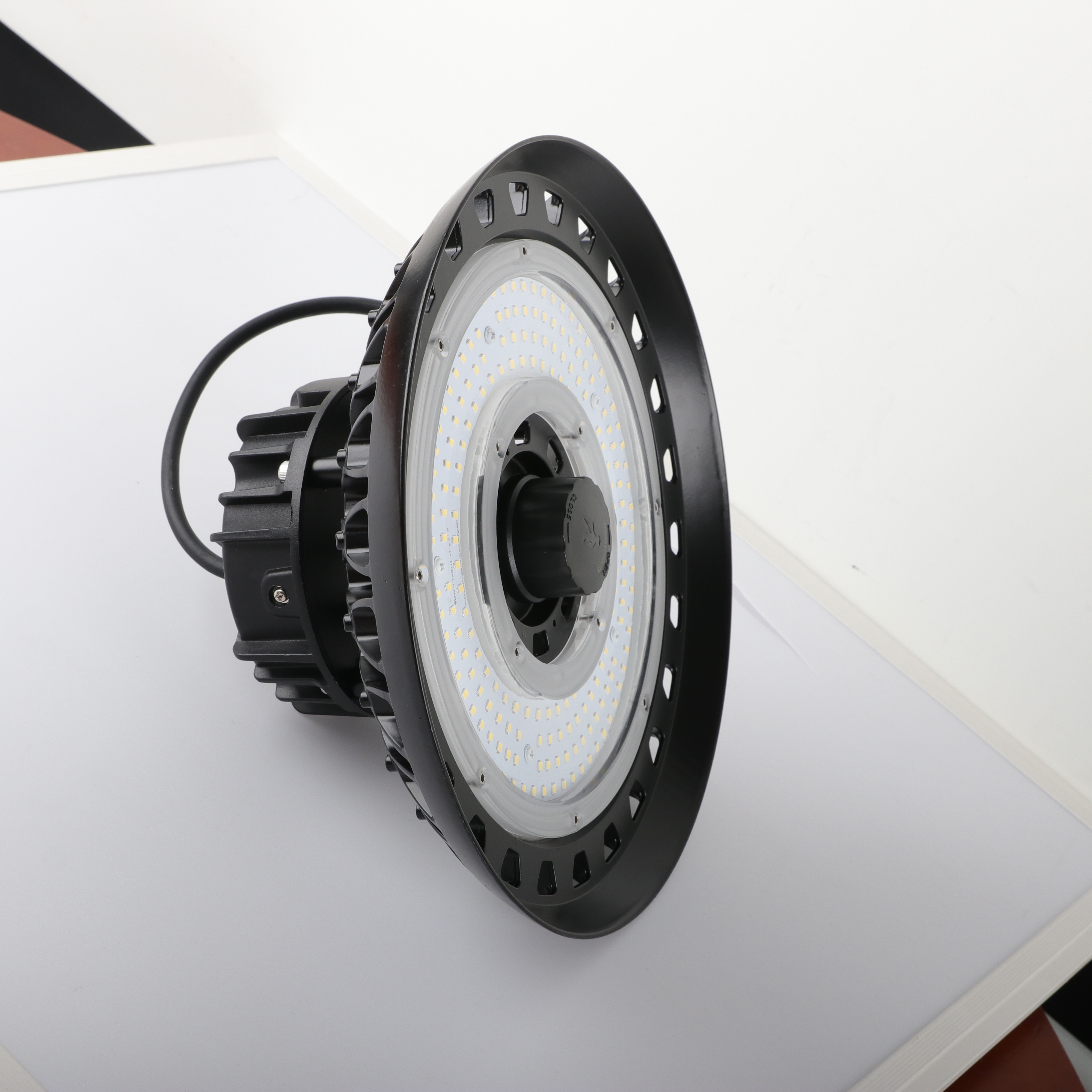 3000k-6500k AC 108-305V 50/60HZ 100w 150w 200w ufo led high bay light