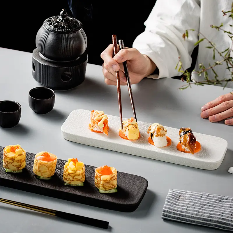 Длинная прямоугольная форма нарезанная тарелка с золотым логотипом наклейка роскошный синий цвет фарфоровое блюдо для отеля фарфоровая тарелка для суши сашими