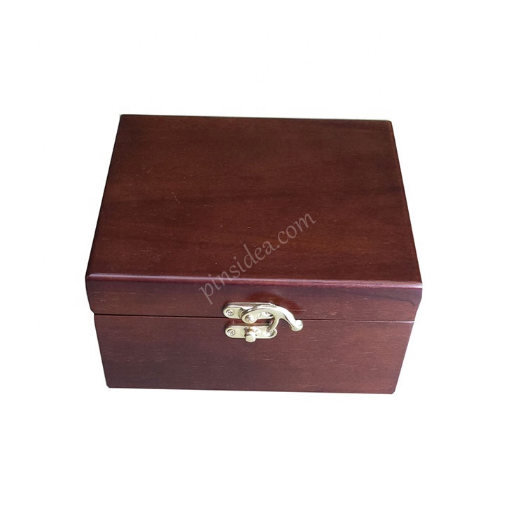 Manufacturer's low-cost solid wood paint household pet products sorting and storage wooden box