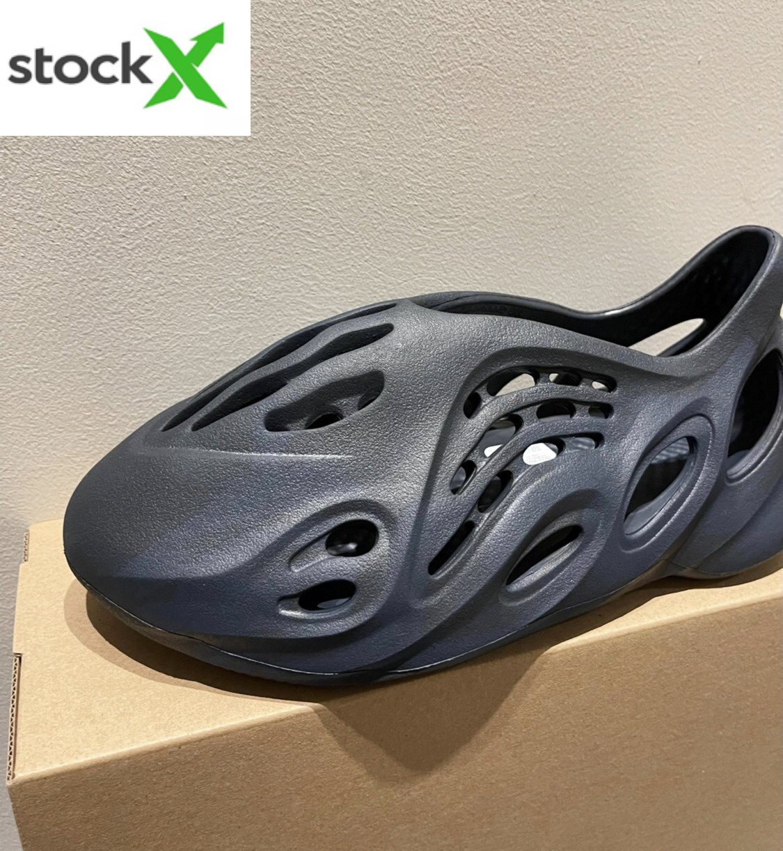 Пенопластовые шлепанцы yeezy костяного цвета с коробкой и логотипом Прямая поставка спортивные шлепанцы yeezy из смолы MXT Moon gray foamrunner, пенопластовые сандалии