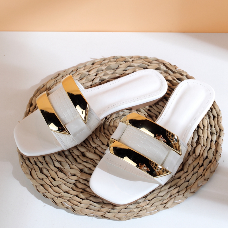 2021 Latest Women Slippers plus size women slippers