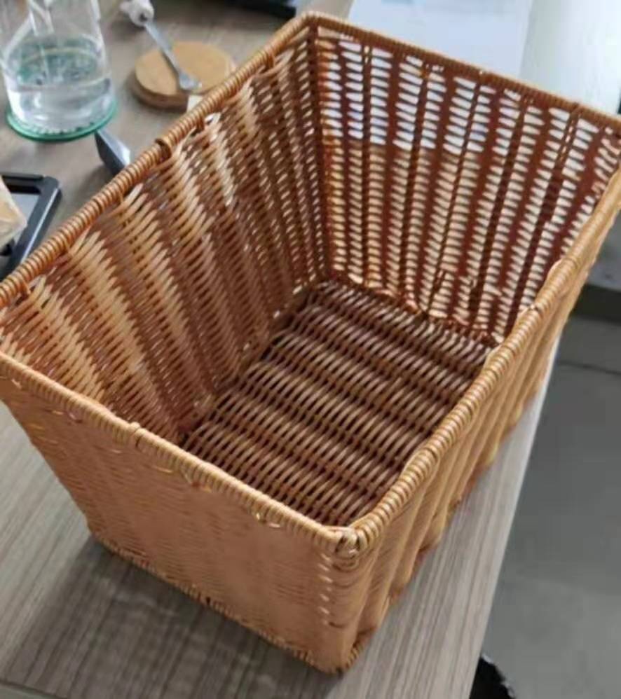 Пластиковая корзина из ротанга для хранения в супермаркете
