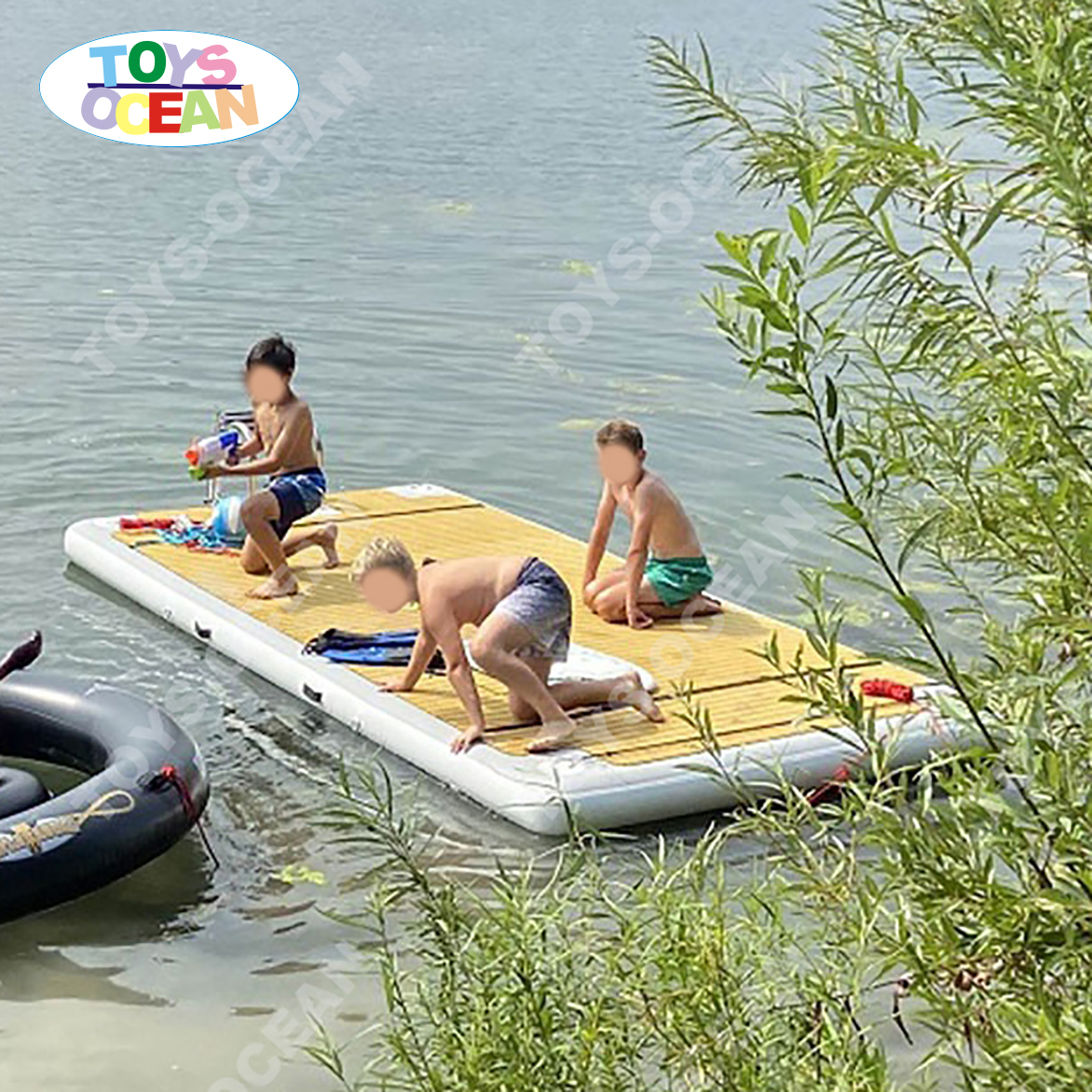 inflatable dock station with Teak surface