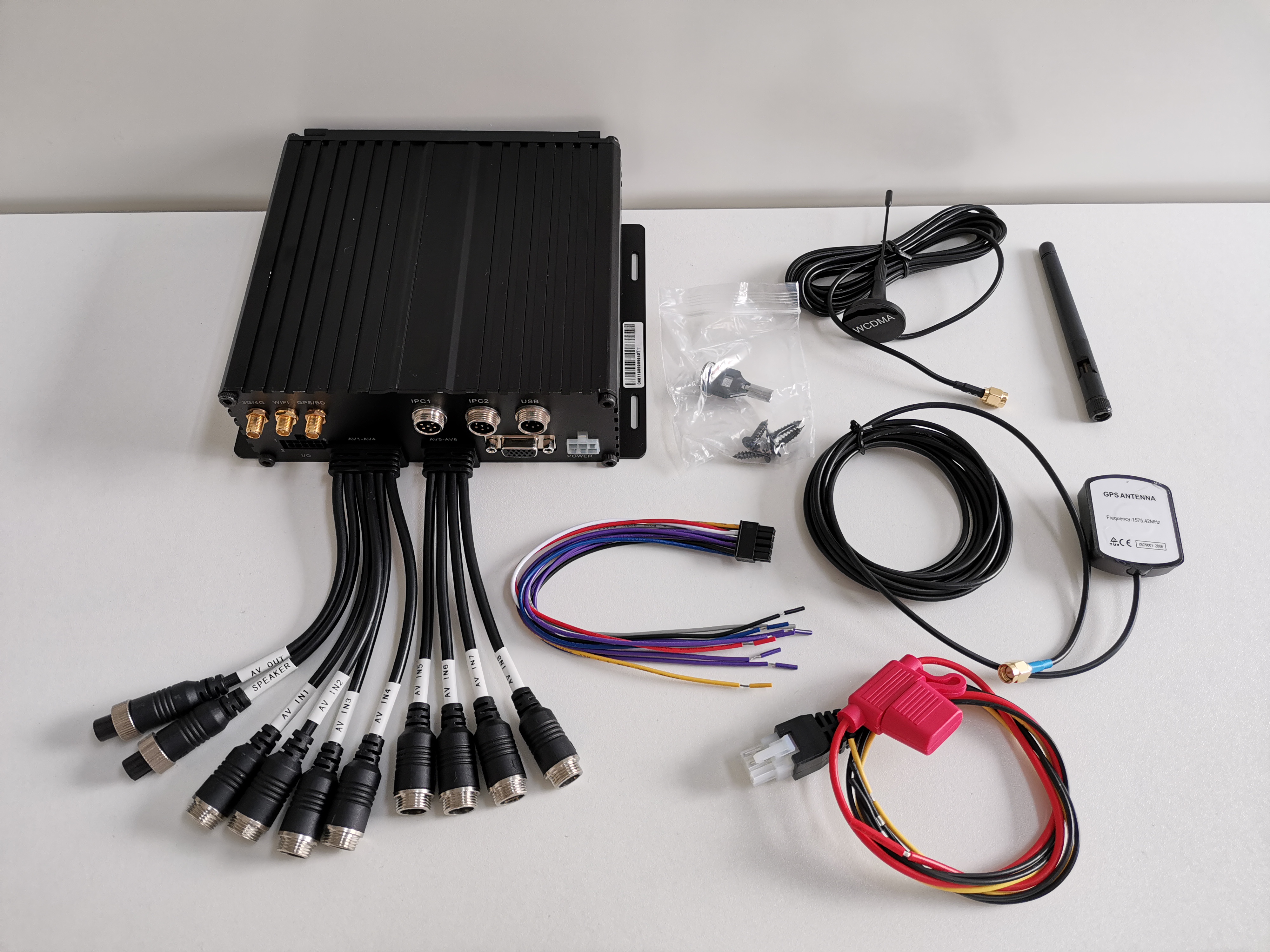 8 каналов 1080P Мобильный DVR без 4G GPS H.265 MDVR модель MR9708E