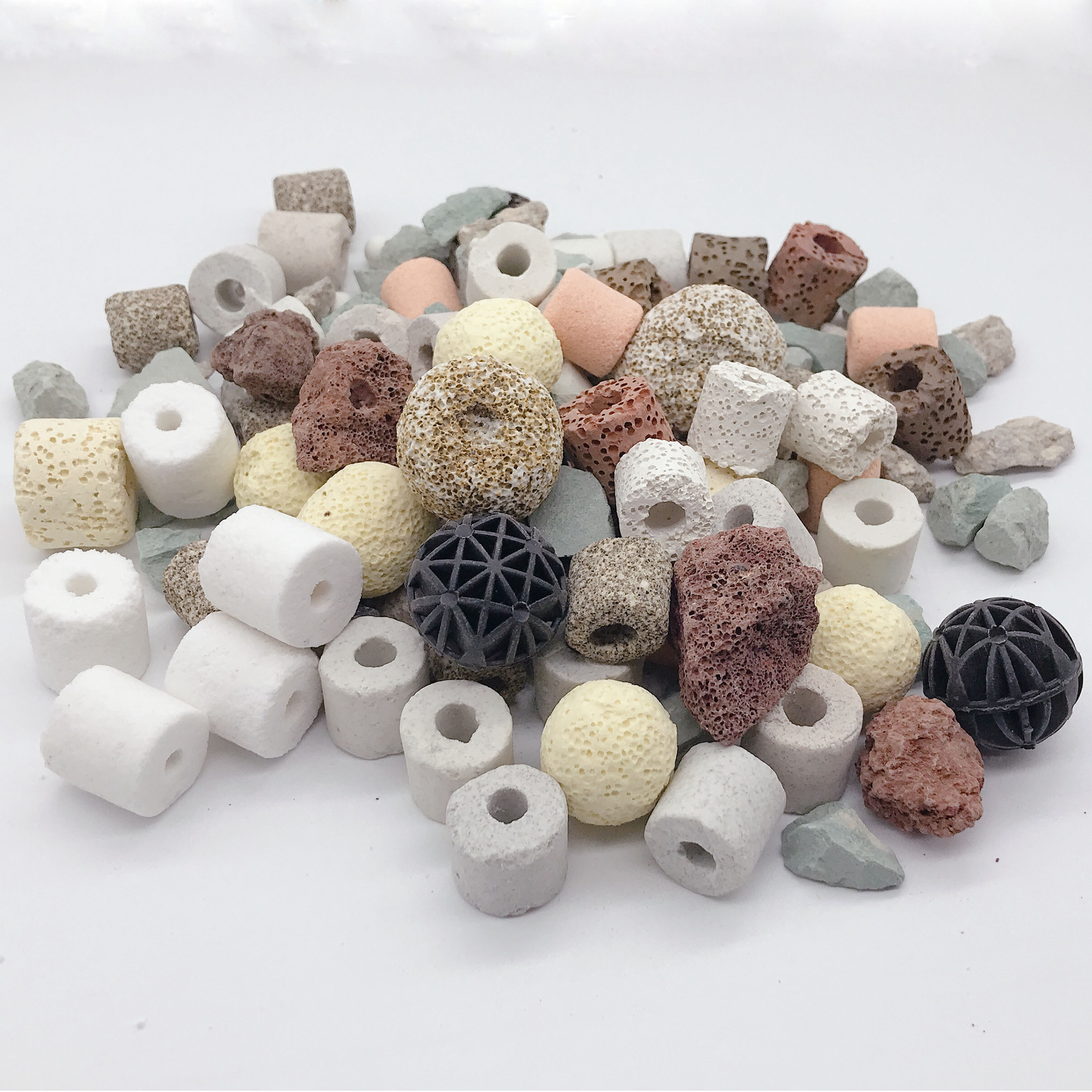 Far infrared bacterial house bead aquarium filter media,ceramic breath bio ball bio media filter