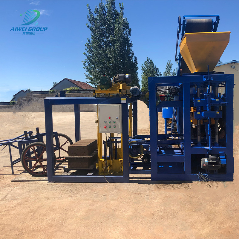 QT4-24Semi-Automatic Block Making Machine , Paver and Brick Making Machine Used in the Construction Industry
