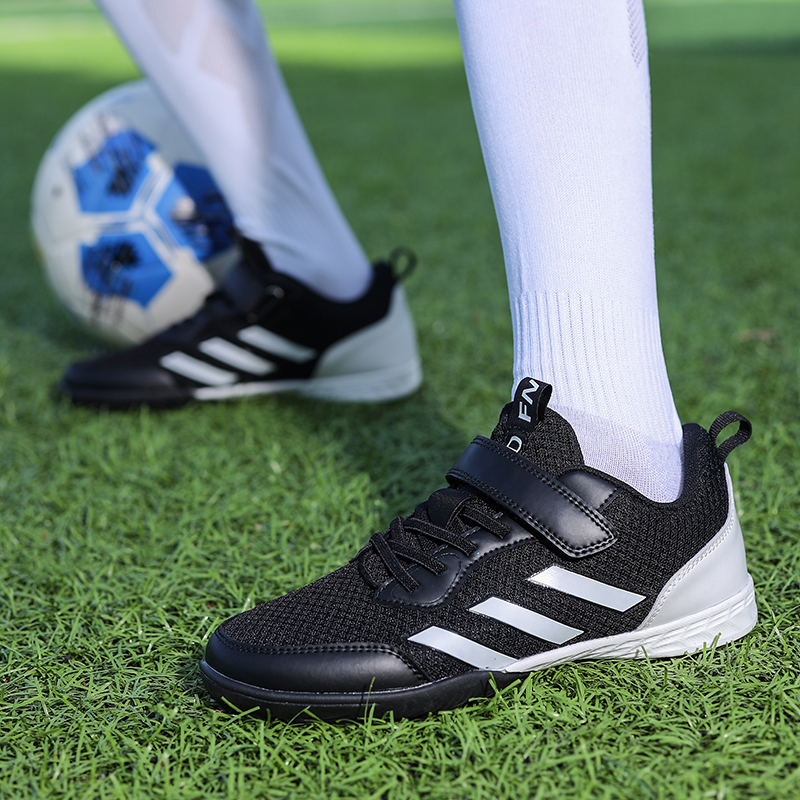 Childrens Zapatos De Futbol Soccer TF Nail PVC Upper TPO Sole Football Shoes Soccer Boots Football Shoes Soccer Shoes