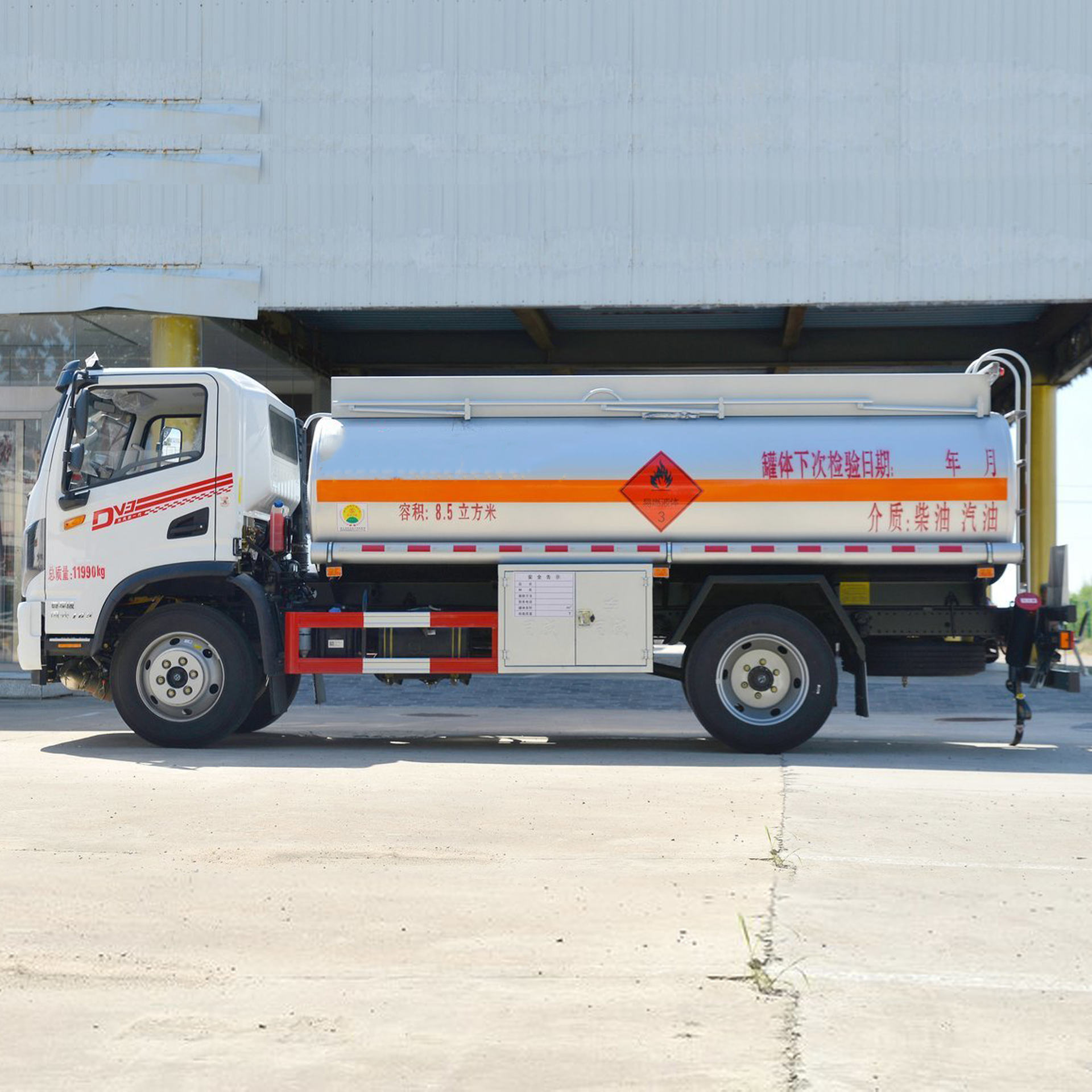 Новый высококачественный автоцистерна DONGFENG 4x2, Автоцистерна для нефти и топлива, 8 колес, 8000 литров, 8 куб. М, 10/20/30 куб. М, Автоцистерна для топлива