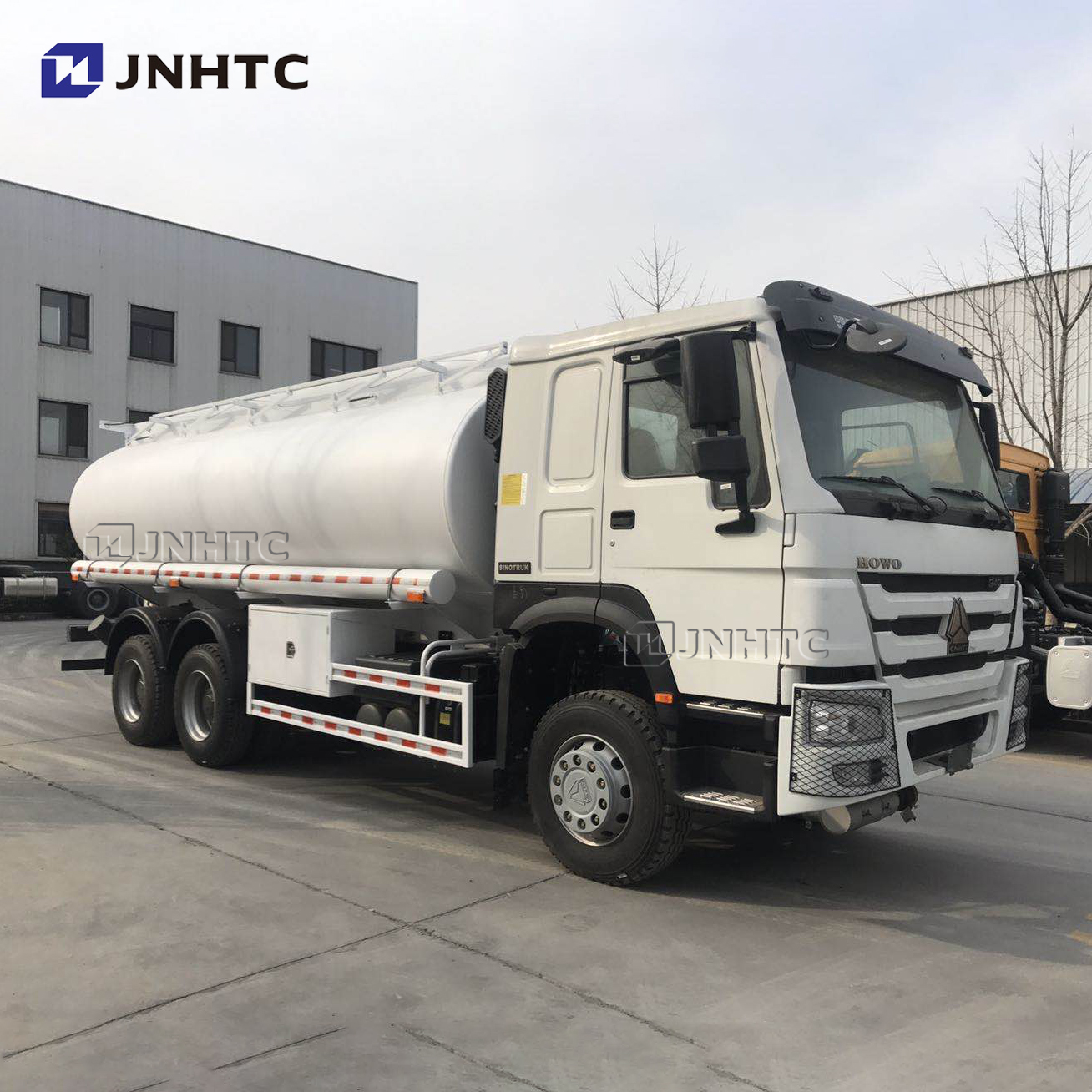 Used Great Condition Sinotruk Howo 6x4 Tank Truck Two Compartments Tanker Lorry Fuel Transportation Truck Diesel Gasoline Tanker