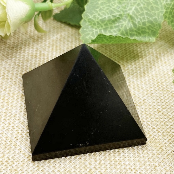 Оптовая продажа, натуральные грубые лечебные камни shungite пирамиды shungite различных размеров