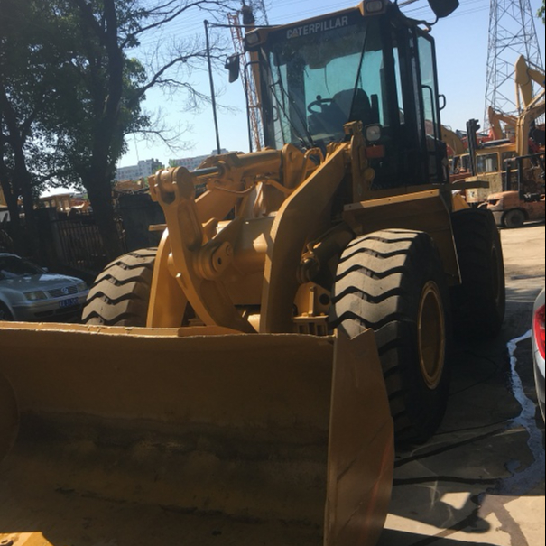 Колесный погрузчик CATERPLAR 938 г