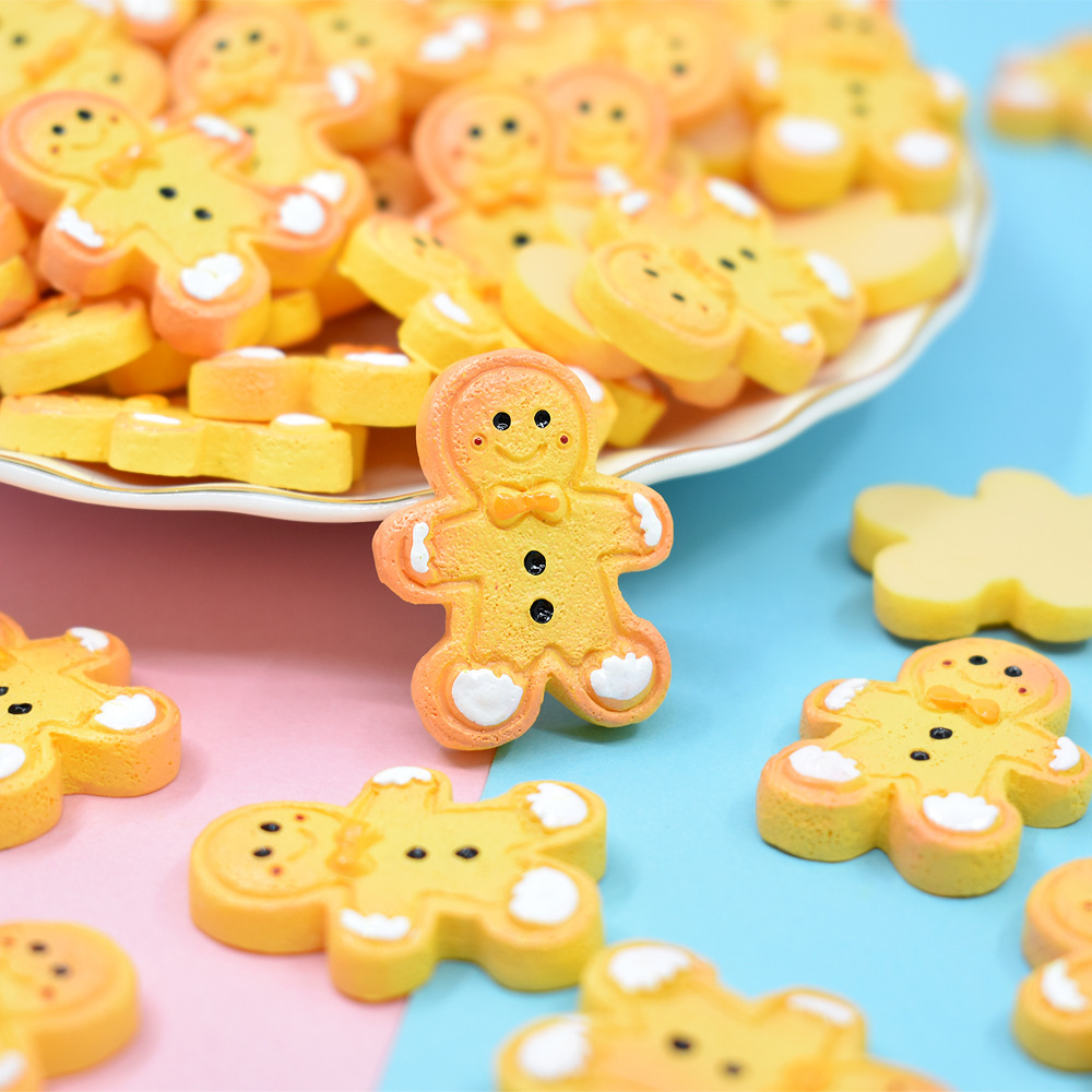 Factory Sell Cute Christmas Gingerbread Man Biscuits Resin Charms