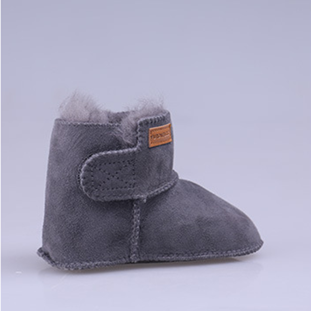 Warm sheepskin fur toddler baby booties lambskin kids prewalker baby boots wholesale winter shoes