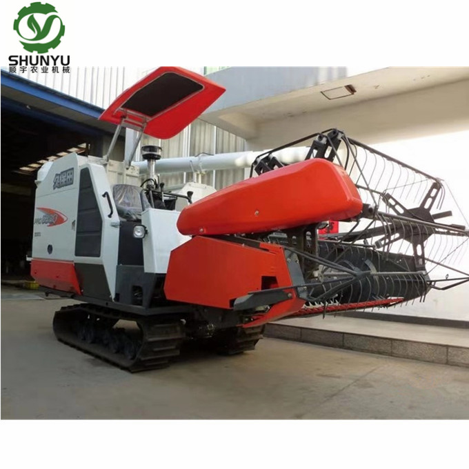 Kubota б/у комбайн 688q с 90% новый
