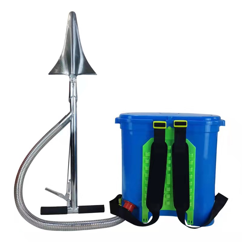 New shovel type fruit tree fertilizing machine