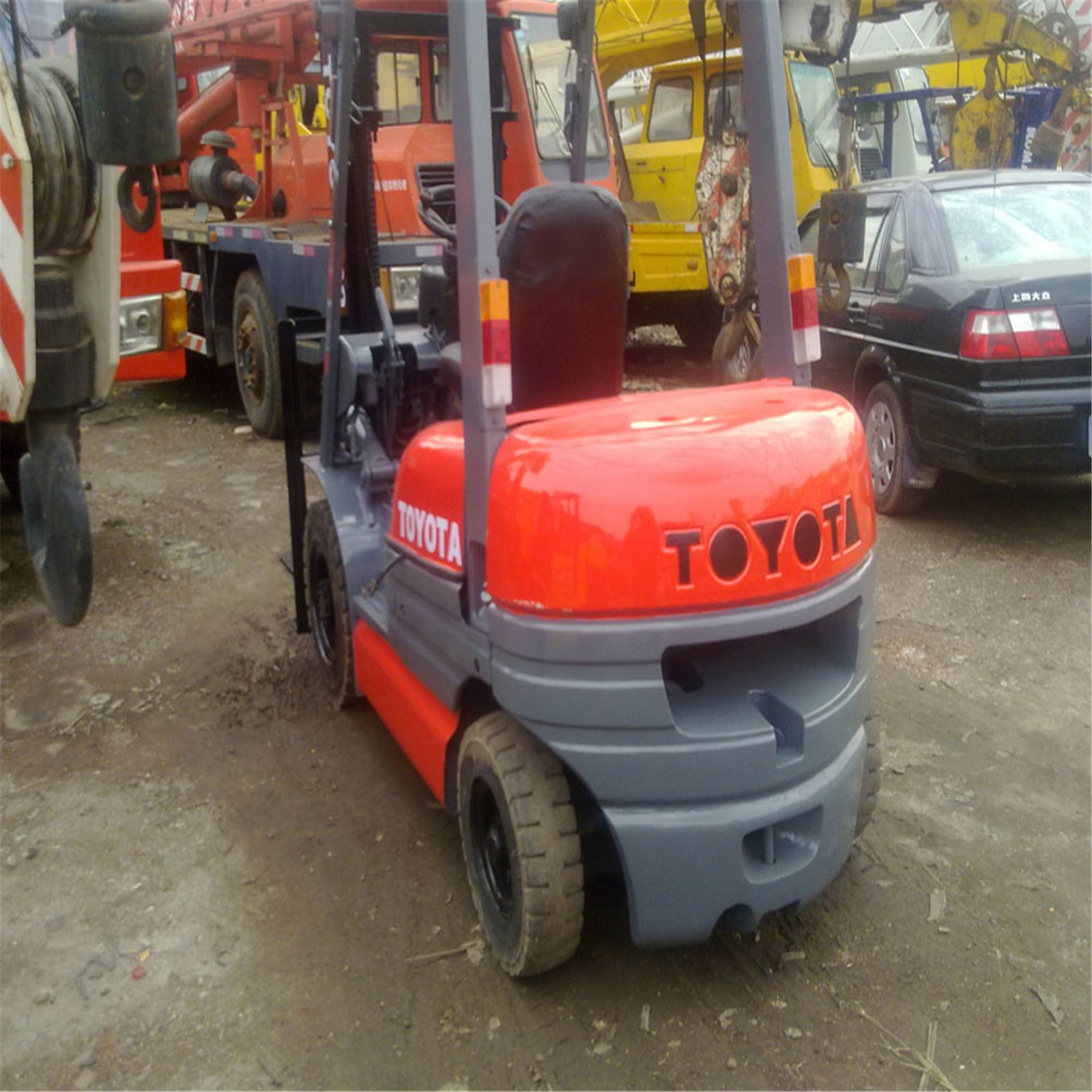 Low price 3 ton fd30 forklift ,used toyota manual forklift FD20 FD50 FD70 FD150 with sold tire made in Japan for sale in China