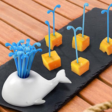 Wholesale hot sale kitchen supplies cute whale spout fruit fork Creative animal whale fruit sign dessert fork